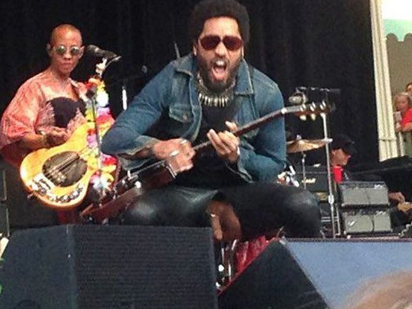 Lenny Kravitz montre sa bite en plein concert !