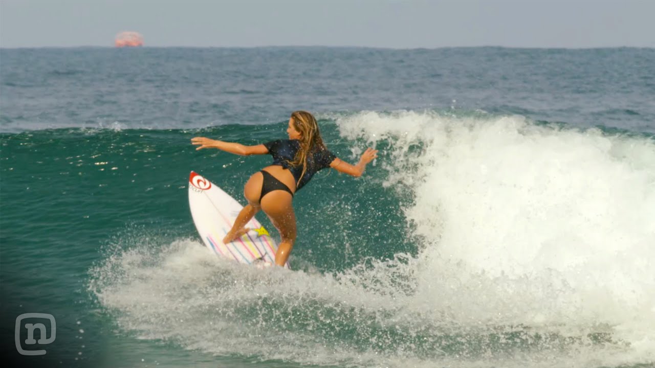 Alana Blanchard est aussi une surfeuse sexy !